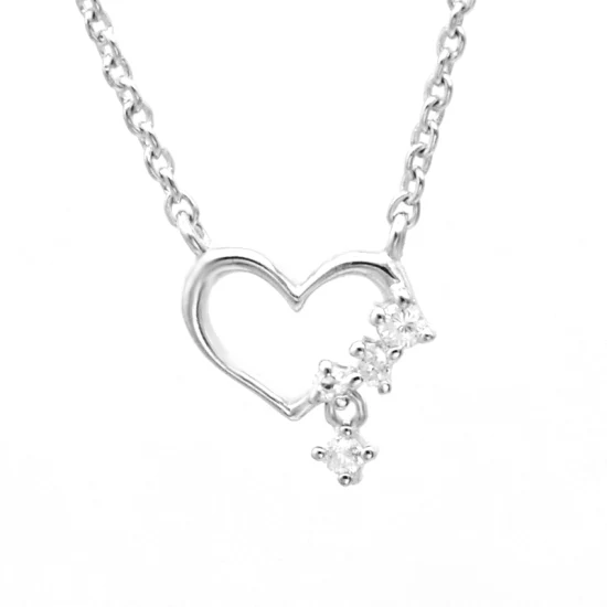 Изготовленное на заказ блестящее минималистское серебряное ожерелье с родиевым покрытием и подвеской в ​​виде красивого сердца с бриллиантом CZ